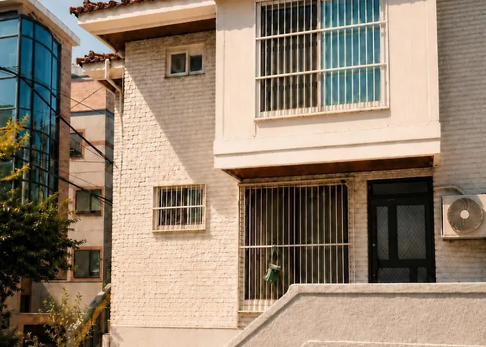 Sadanghae - Sunny 3br In A Quiet Residential Area, 10 Minutes From Gangnam Seul