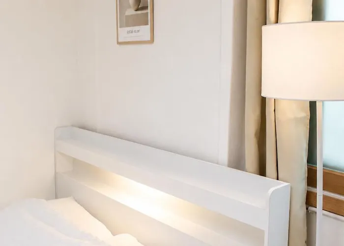 Apartamento Sadanghae - Sunny 3br In A Quiet Residential Area, 10 Minutes From Gangnam *