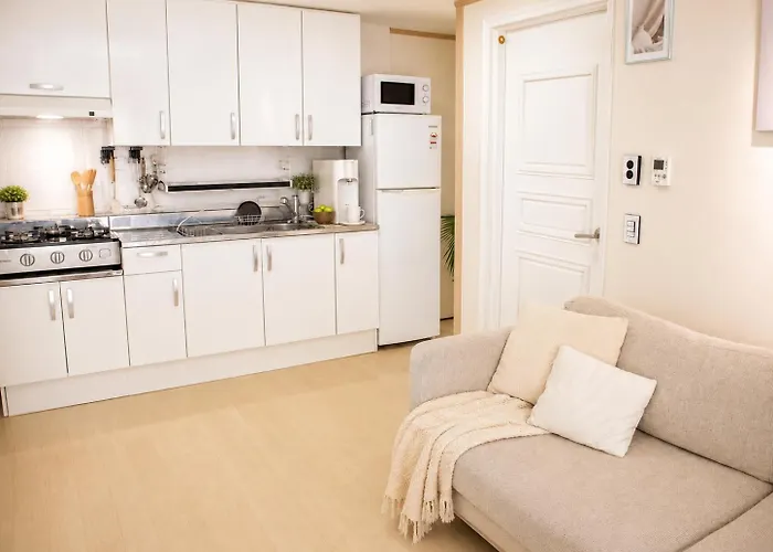 Apartamento Sadanghae - Sunny 3br In A Quiet Residential Area, 10 Minutes From Gangnam *